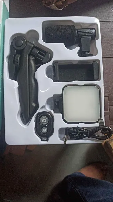 EL SMO Camera Vlogging Kit with Mic and Tripod India | Video Recording Kit for Podcasting LED Light & Phone Holder Clip thumbnail 4