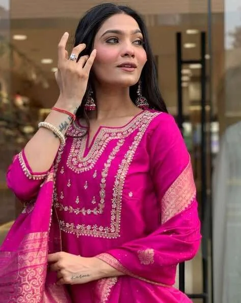 Little Crafts Women’s Embroidered Viscose Silk Kurta Set | Banarasi Dupatta |Pink |Large image 7