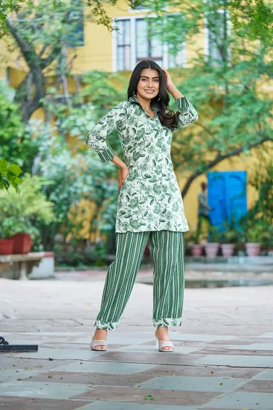 Women’s Floral Co-ord Set| Pastel Garden Vibe Outfit| 2-Piece Summer Wear| Small Size thumbnail 1