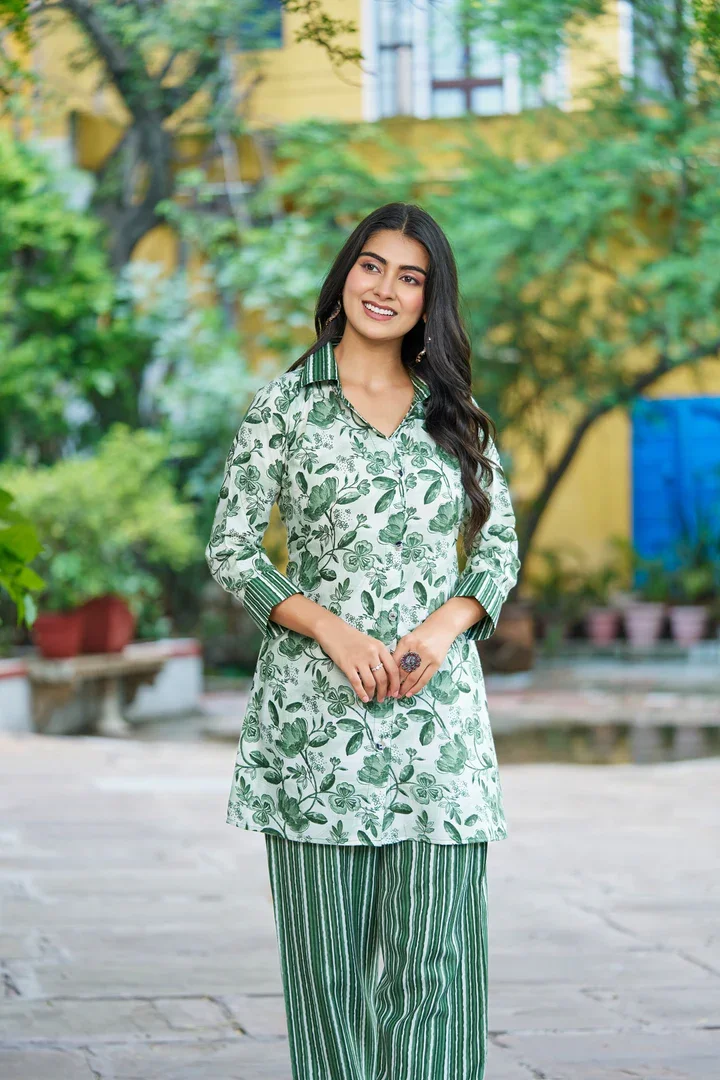 Women’s Floral Co-ord Set| Pastel Garden Vibe Outfit| 2-Piece Summer Wear| Small Size image 3