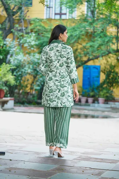 Women’s Floral Co-ord Set| Pastel Garden Vibe Outfit| 2-Piece Summer Wear| Small Size thumbnail 3