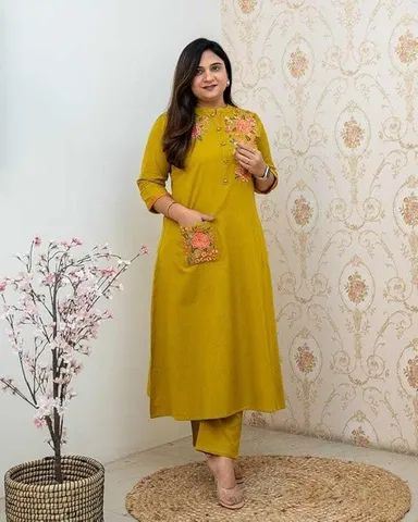 Casual floral kurti pant combo for women | Cotton printed straight kurti with pant  thumbnail 2