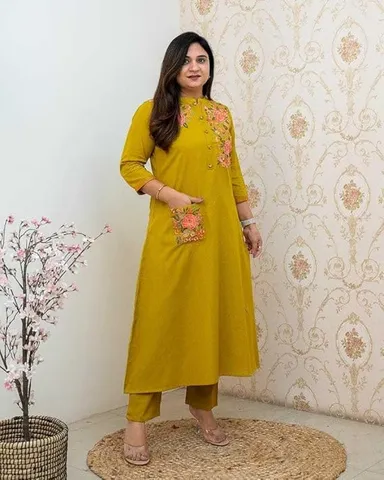 Casual floral kurti pant combo for women | Cotton printed straight kurti with pant  thumbnail 3