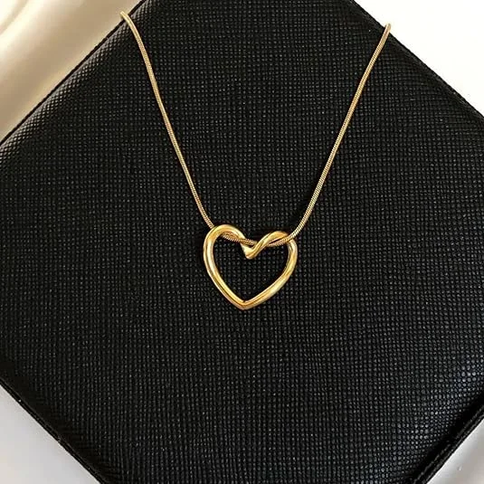 LUXUARYLOOK Heart Pendant Necklace for Women | Gold Plated Stainless Steel Jewelry| Crystal Heart Shape Pendant, Anniversary Gift | Valentine’s Day Necklace for Her |Elegant Fashion Jewelry image 3