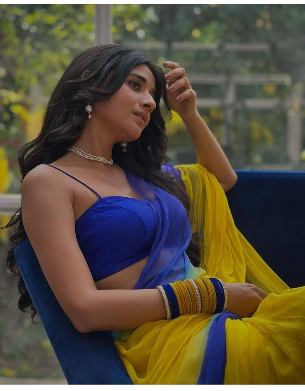 Yellow & Blue Georgette Saree ‒ Dual‑Tone Ombre Lightweight Smooth Fabric for Party / Festive Wear Free Size image 4