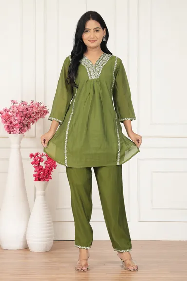 Women Green Co-ord Set Cotton Casual Loose Fit Top and Bottom Outfit Stylish Summer Co-Ord Set with Pockets Trendy Ethnic Western Wear thumbnail 2