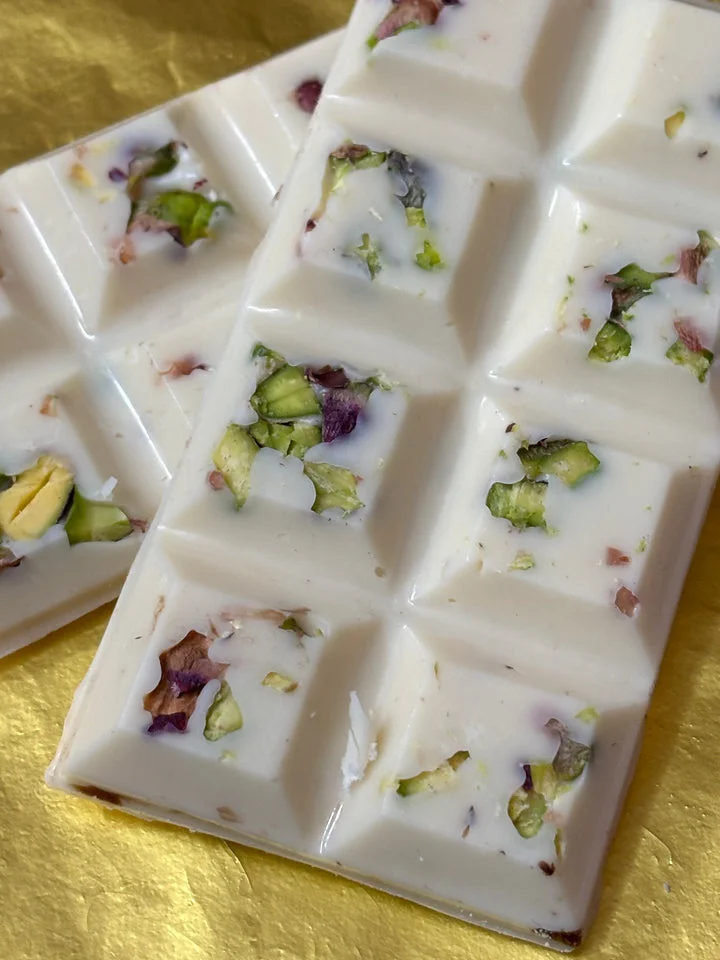 Pista White Chocolate Bar with Real Pistachios, Creamy Smooth Texture| Luxury Gifting Chocolate for Dessert Lovers image 4