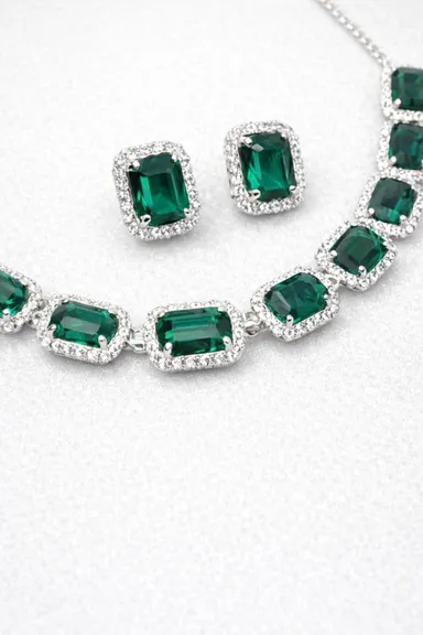 Elegant Sterling Silver Emerald Green Halo Stud Earrings Women CZ Gemstone Party Wedding Jewellery Lightweight Hypoallergenic Push‑Back Studs thumbnail 2