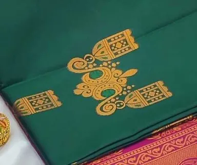 Royal Emerald Green | Rani Pink Dual-Tone Soft Silk Saree with Traditional Golden Zari Temple & Jhumka Butta Weaving thumbnail 1