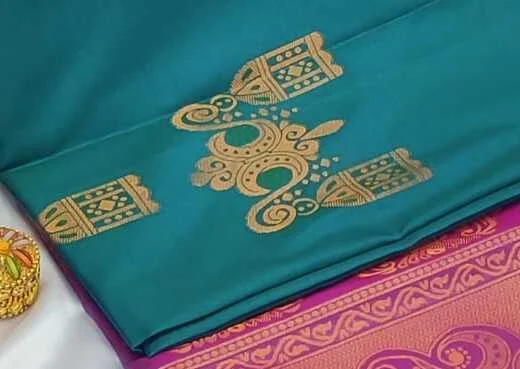 Exquisite Teal Green and Magenta Dual-Tone Soft Silk Saree with Traditional Gold Zari Butta Work and Heavy Pallu image 2