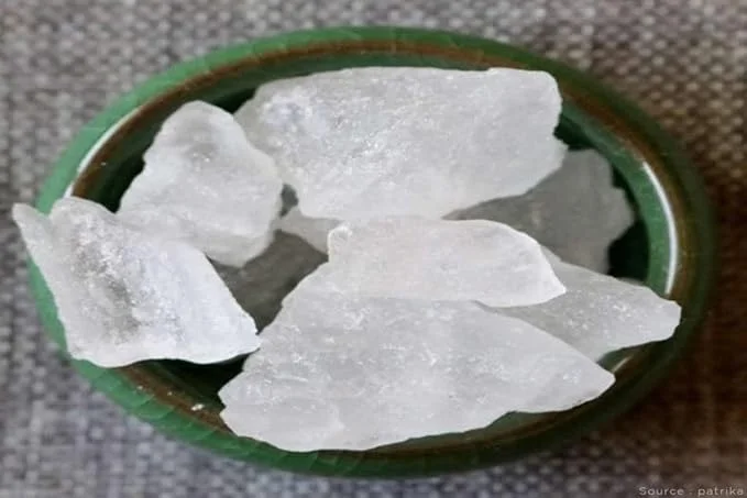 Natural Edible Camphor Crystals Pacha Karpooram Food Grade Kapoor for Prasad Sweets Temple Pooja Bhimseni Camphor Crystal Pure Organic Camphor for Cooking Ayurvedic Use Natural Edible Camphor 270 ML image 1