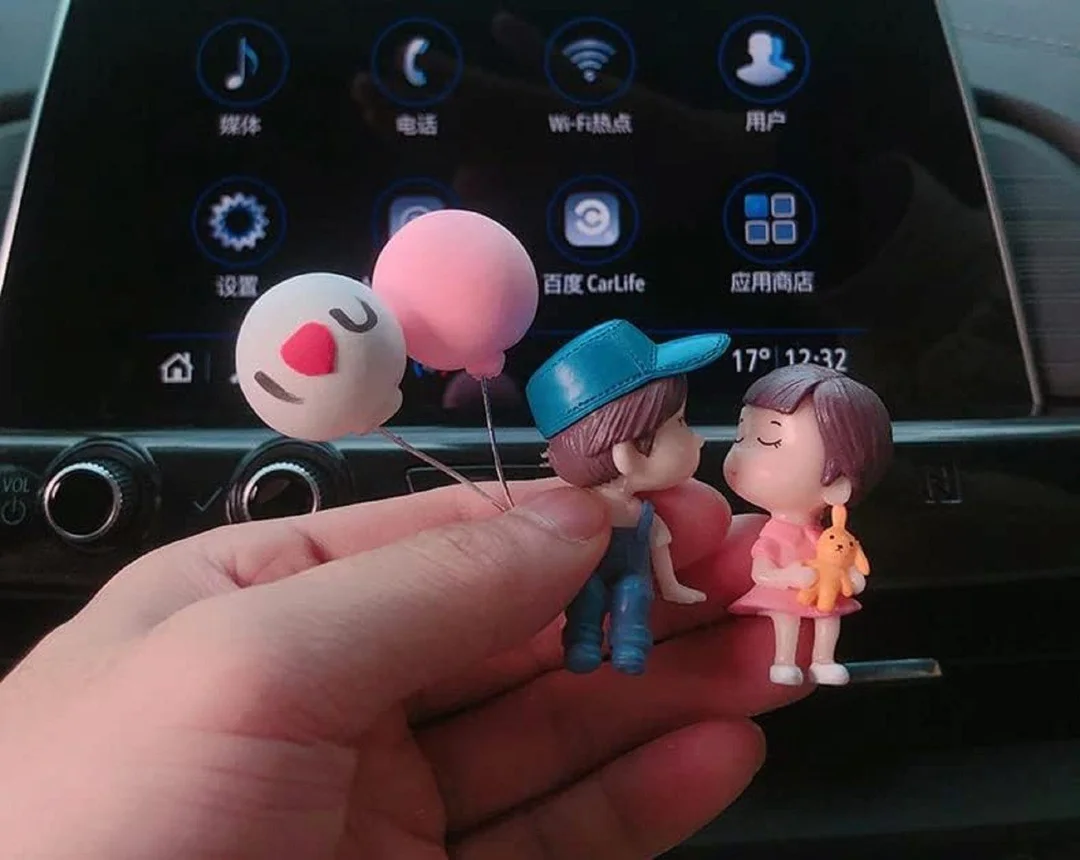 Cute Couple Car Dashboard Decoration Mini Romantic Doll Car Interior Ornament Balloon Couple Figurine Dashboard Showpiece Car Decor Accessory for Gift and Car Styling image 1