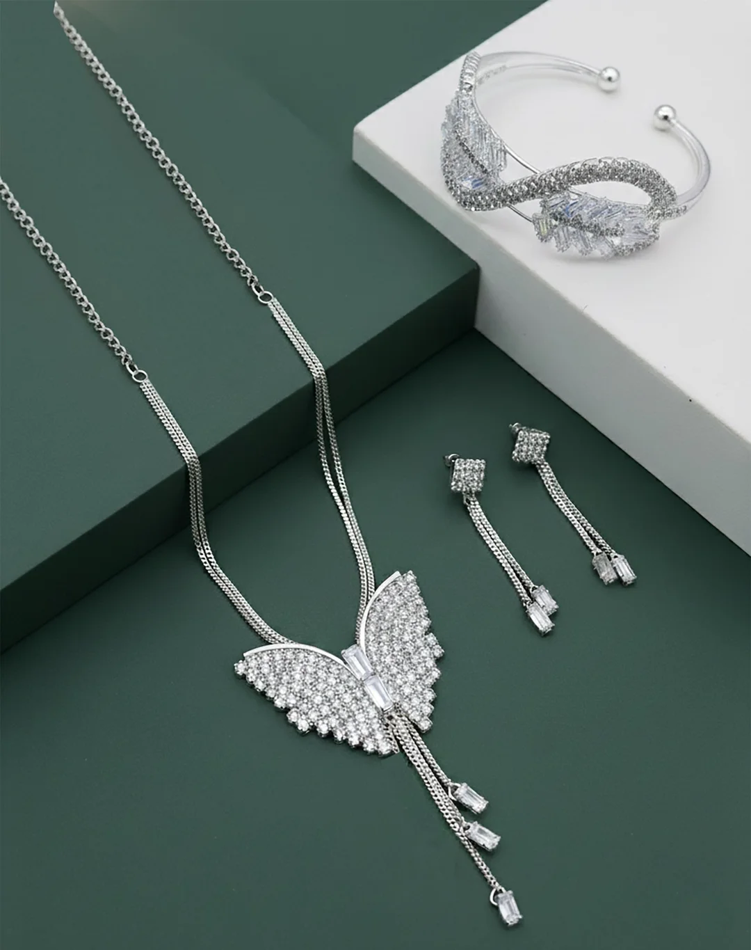 neckles set image 1