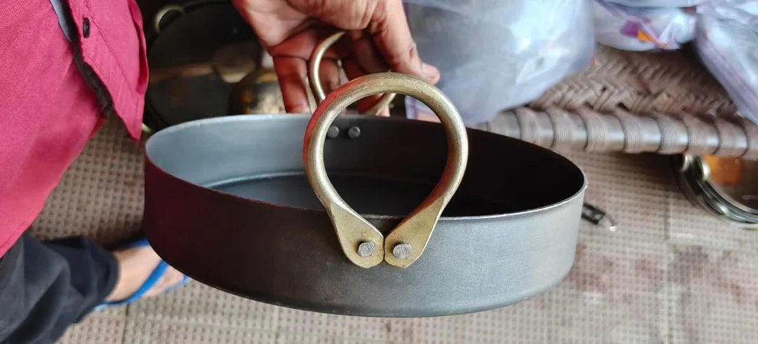 Heavy Duty Iron Jalebi Kadhai and Deep Frying Pan with 9 Inch Diameter for Crispy Jalebis Samosas and Tasty Tadka Traditional Pure Iron Karahi with Sturdy Brass Handles Flat Bottom Cookware for Gas Stove and Open Flame Cooking image 2
