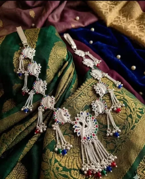 Latest Traditional Silver Kamarbandh for Women Bridal Elegant Wedding Waist Belt Jewellery Peacock Motif Designer Kandora Minimalist Modern Ethnic Festive Saree Lehenga Waist Chain Accessory India image 4