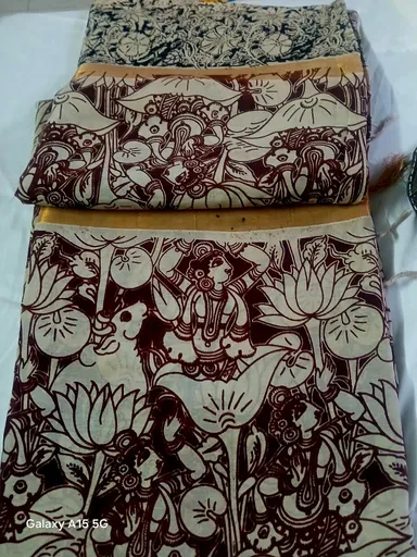 Cream and Maroon Kalamkari Silk Saree with Lotus Floral Prints Golden Zari Border Traditional Banarasi Style Wedding Festive Wear Designer Ethnic Saree for Women thumbnail 4