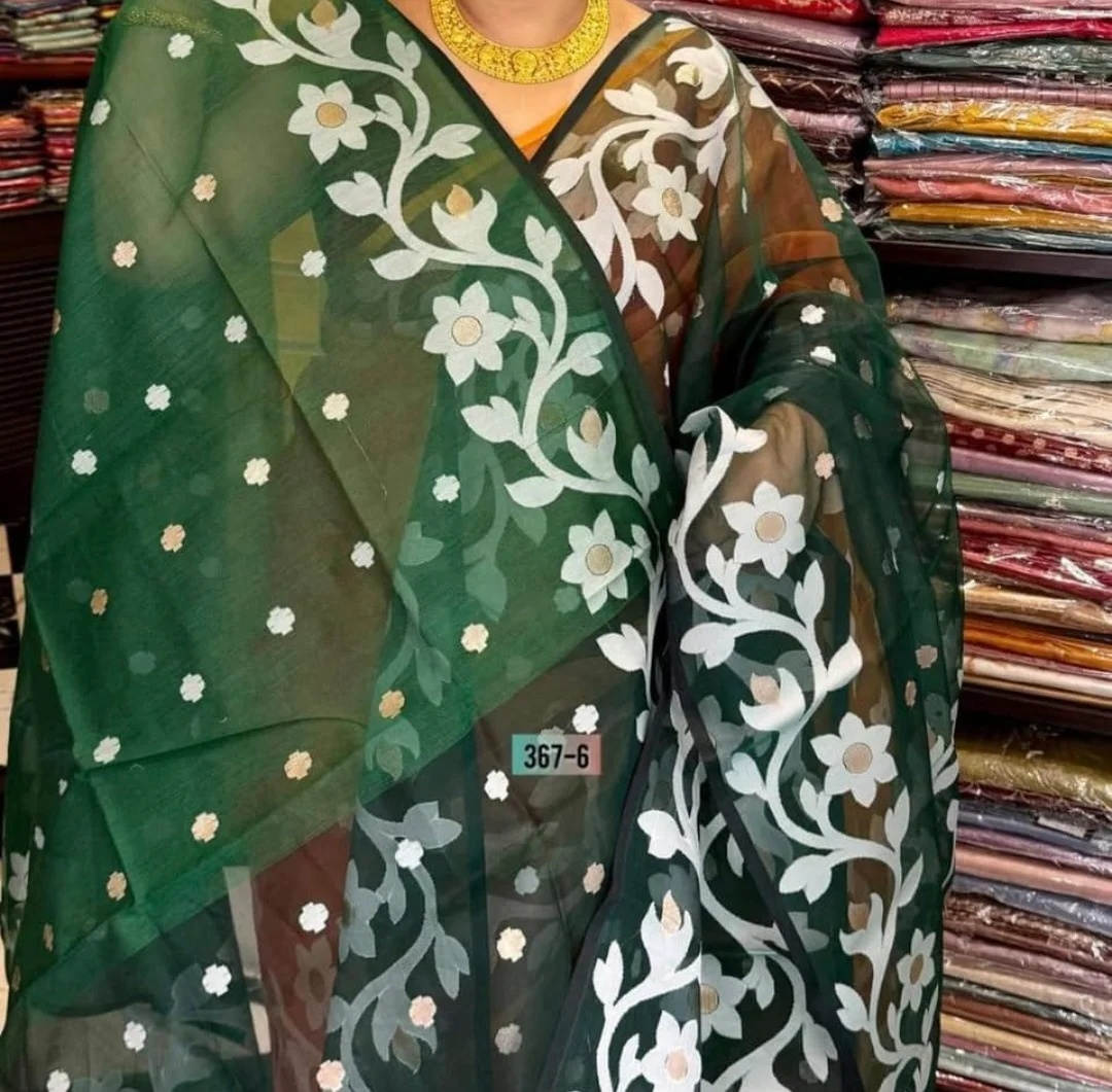 DHAKAI JAMDANI. Women's Rich Soft Cotton Dhakai Jamdani Saree with Elegant Floral Border and Buti Work- BOTTLE GREEN image 5
