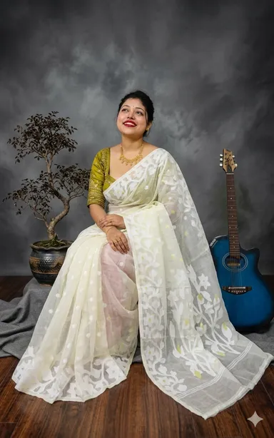 DHAKAI JAMDANI. Women's Rich Soft Cotton Dhakai Jamdani Saree with Elegant Floral Border and Buti Work- WHITE thumbnail 3