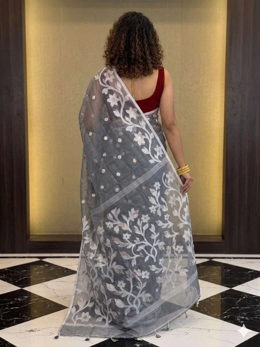 DHAKAI JAMDANI. Women's Rich Soft Cotton Dhakai Jamdani Saree with Elegant Floral Border and Buti Work- GRAY image 2