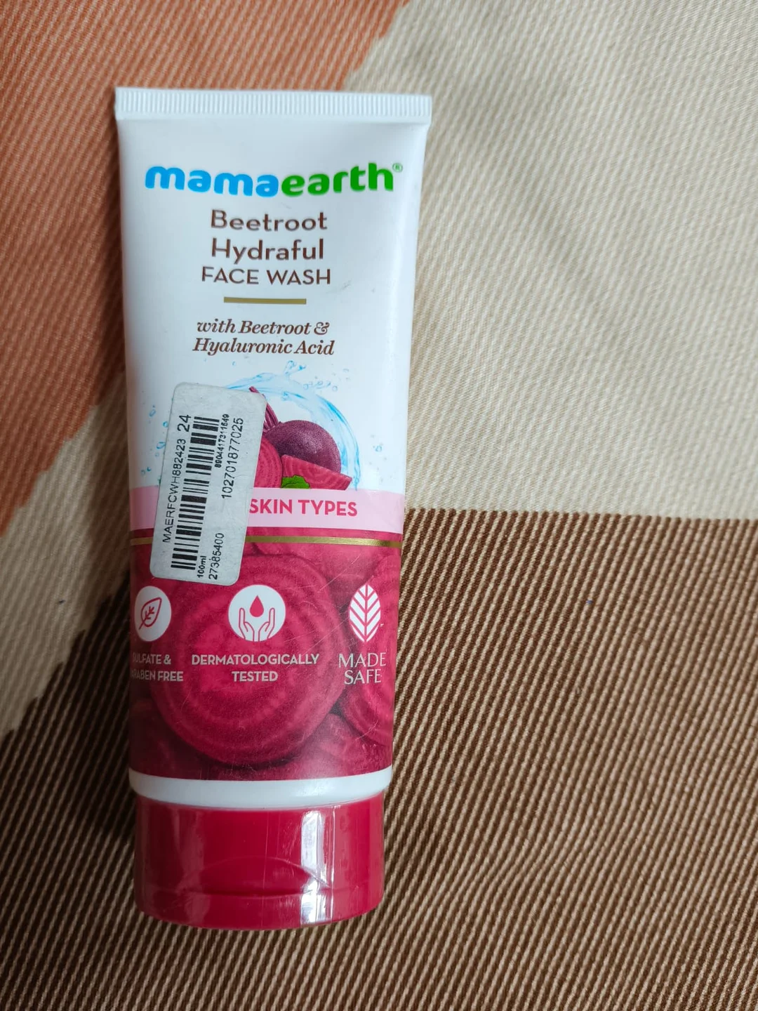 Mamaearth Beetroot Hydraful Hydrating Glow Face Wash 100ml with Beetroot & Hyaluronic Acid for Soft Radiant Skin Deep Cleansing Daily Hydration Face Cleanser for Women & Men image 1