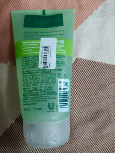 Simple Kind to Skin Refreshing Facial Wash 150ml Soap-Free Hydrating Gel Cleanser with Pro-Vitamin B5 Vitamin E for Sensitive Dry Oily Combination Skin Daily Gentle Face Wash thumbnail 1