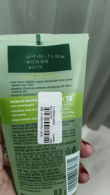 Simple Kind to Skin Refreshing Facial Wash 150ml Soap-Free Hydrating Gel Cleanser with Pro-Vitamin B5 Vitamin E for Sensitive Dry Oily Combination Skin Daily Gentle Face Wash thumbnail 2