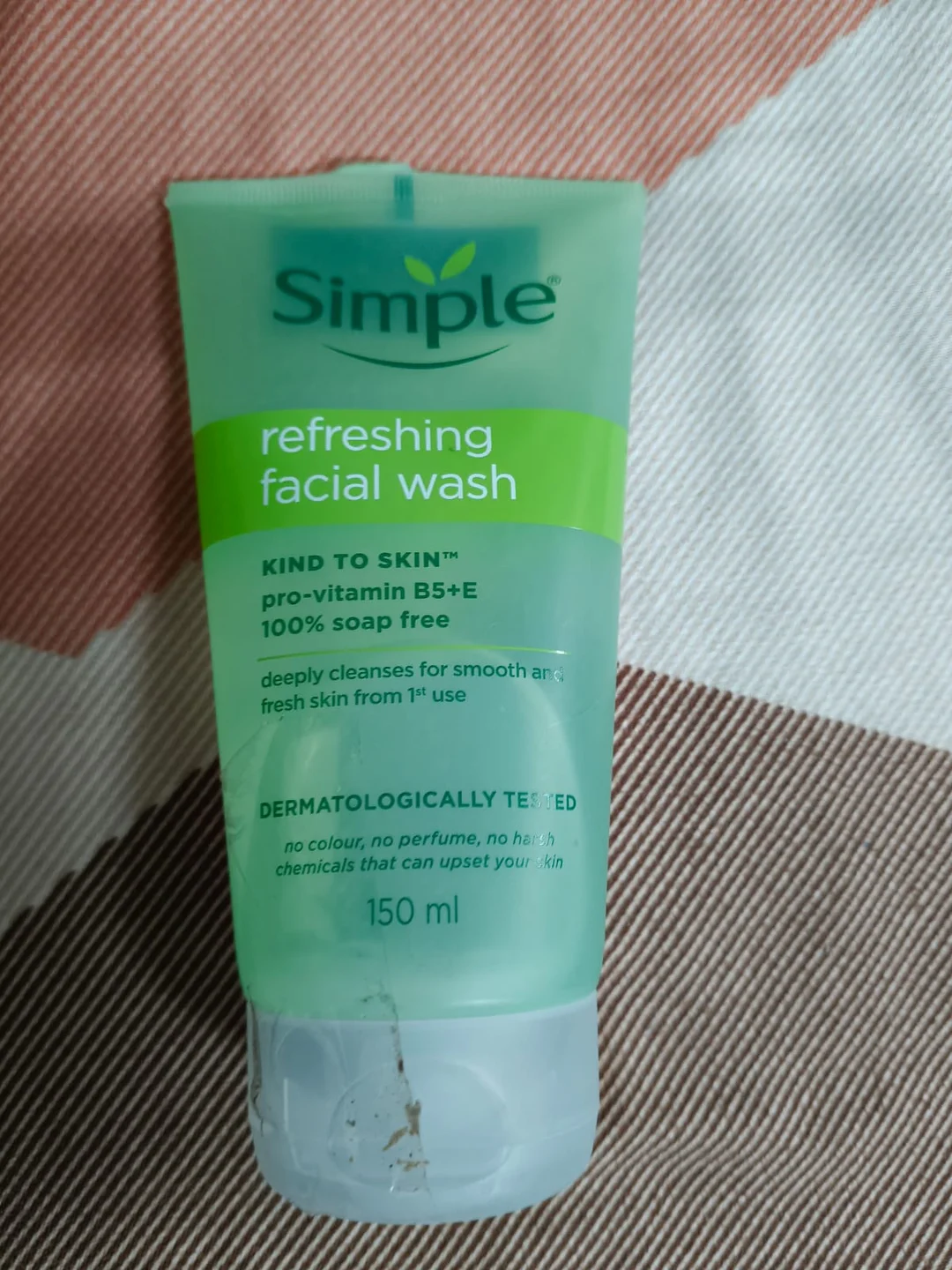 Simple Kind to Skin Refreshing Facial Wash 150ml Soap-Free Hydrating Gel Cleanser with Pro-Vitamin B5 Vitamin E for Sensitive Dry Oily Combination Skin Daily Gentle Face Wash image 1