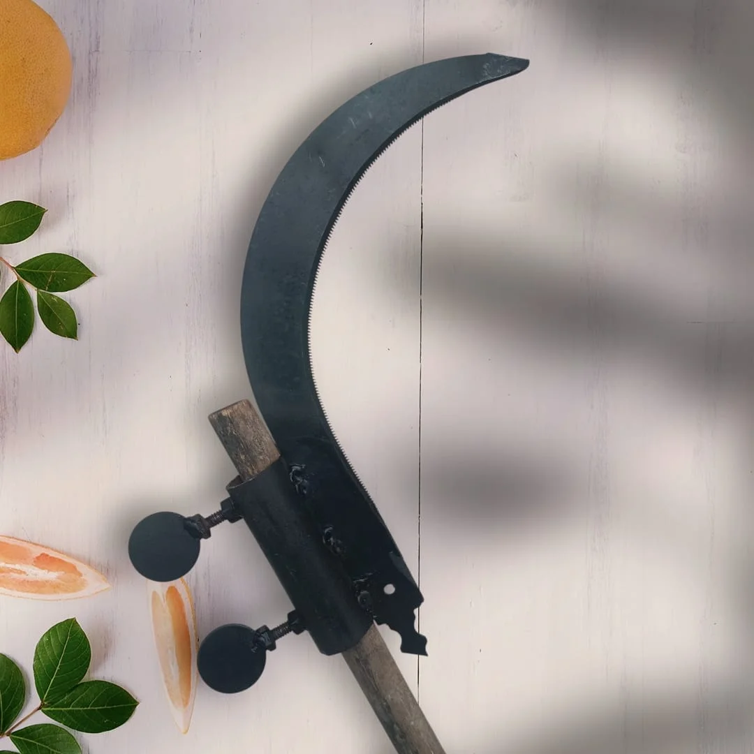Carbon Steel Grass Sickle Cutter Blade Heavy Duty Curved Sharp Farming Gardening Weed Cutting Tool Manual Agriculture Grass Harvester Hand Tool Durable High Strength Outdoor Use image 3