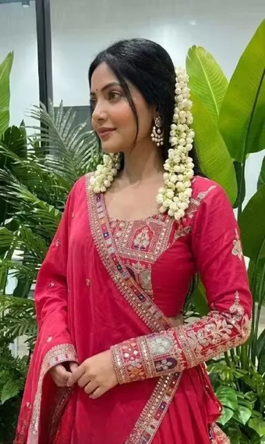 Designer Lehenga Choli for Women Wedding Wear Embroidered Party Wear Bridal Lehenga Choli Set with Dupatta Traditional Festive Ethnic Wear Ghagra Choli for Navratri Reception Engagement Functions Red Free Size thumbnail 1