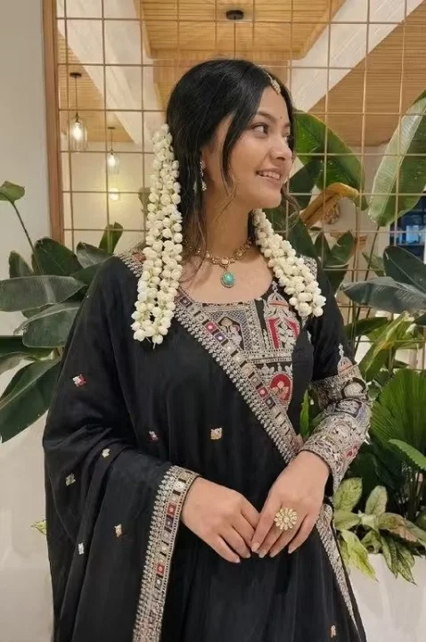 Designer Lehenga Choli for Women Wedding Wear Embroidered Party Wear Bridal Lehenga Choli Set with Dupatta Traditional Festive Ethnic Wear Ghagra Choli for Navratri Reception Engagement Functions Black Free Size image 2