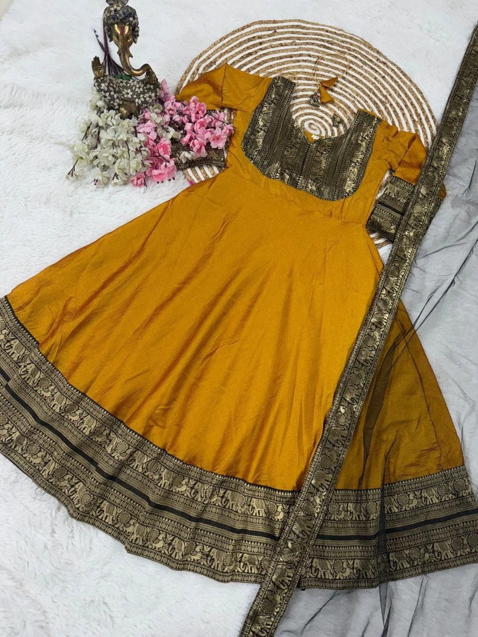 New Super Trendy Marathi Traditional Outfit for Women Ethnic Festive Party Wear Designer Cultural Fashion Dress Collection Yellow  L image 2