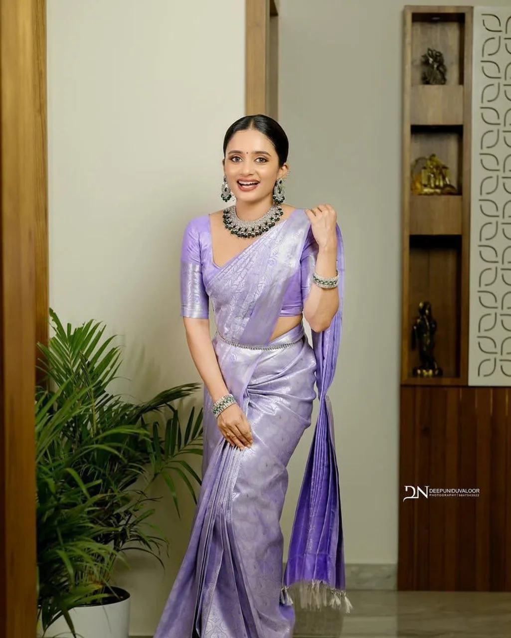 Banarasi Silk Blend Jacquard Saree (Purple & Silver) image 2