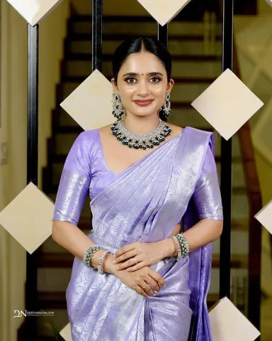 Banarasi Silk Blend Jacquard Saree (Purple & Silver) thumbnail 2
