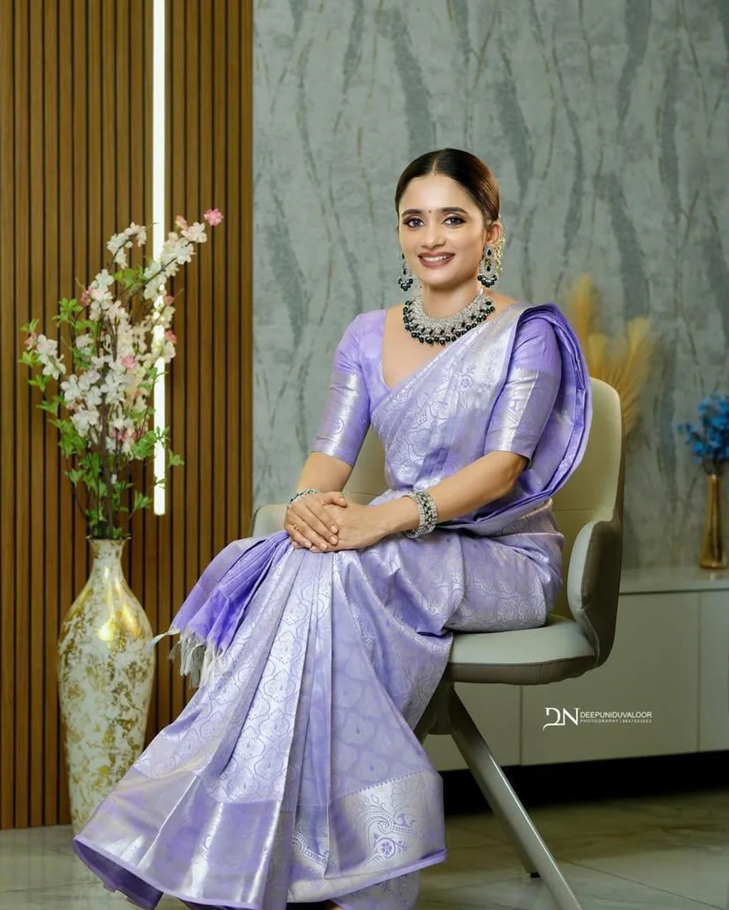 Banarasi Silk Blend Jacquard Saree (Purple & Silver) image 5