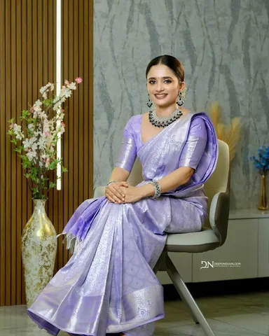 Banarasi Silk Blend Jacquard Saree (Purple & Silver) thumbnail 4