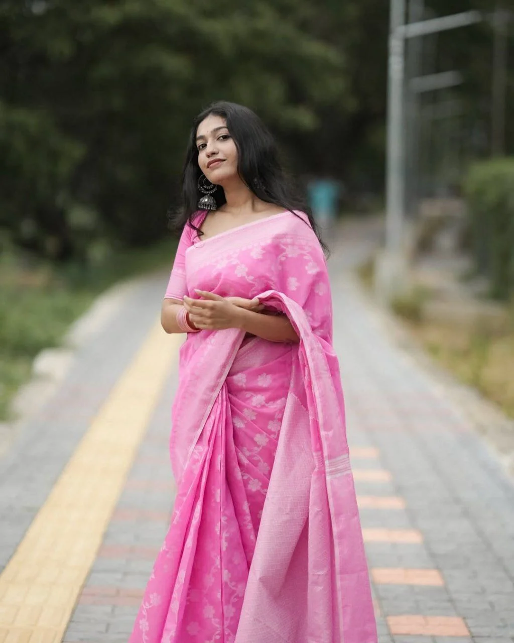 Pink Self Design Banarasi Silk Blend Saree with Unstitched Blouse for Women image 2