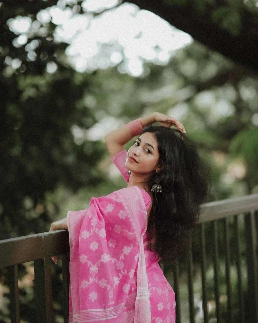 Pink Self Design Banarasi Silk Blend Saree with Unstitched Blouse for Women image 3