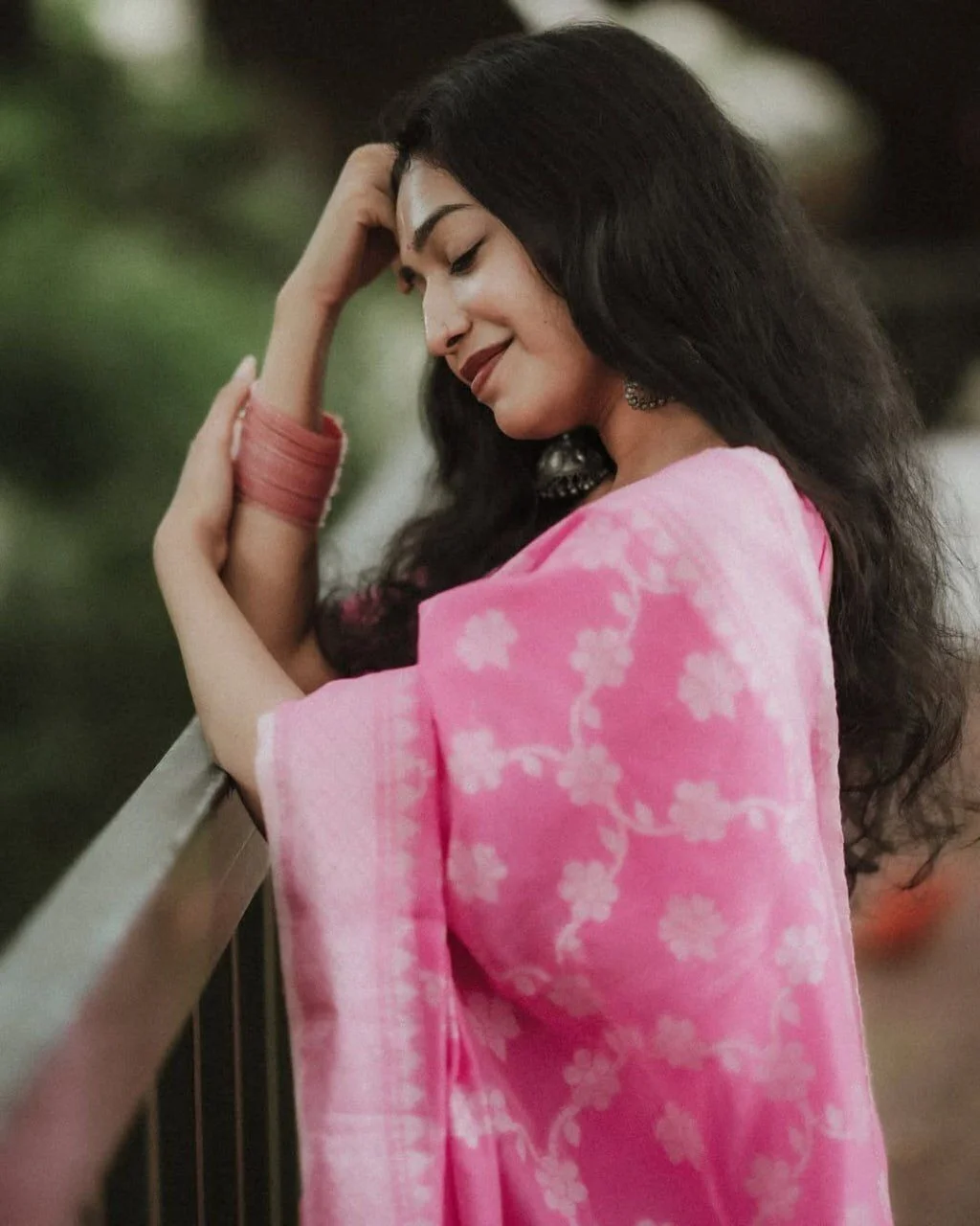 Pink Self Design Banarasi Silk Blend Saree with Unstitched Blouse for Women image 4