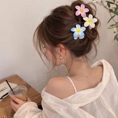 Flower Hair Claw Clips Set | Vibrant Gradient Finish Elegant Hair Accessories for Women Flower Hair Claw Clips Set Free Size thumbnail 2