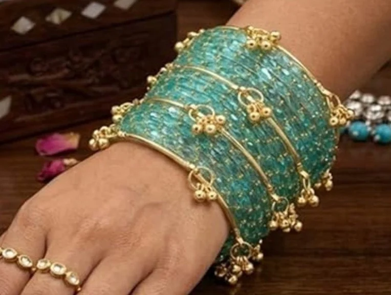 Green Glitter Bridal Chooda Bangles Set for Women with Gold Tone Ghungroo Latkan Design, Punjabi Bridal Chura Wedding Jewellery Set for Bride, Shimmer Finish Ethnic Bangles for Marriage Engagement Festivals Green 2.6 image 1